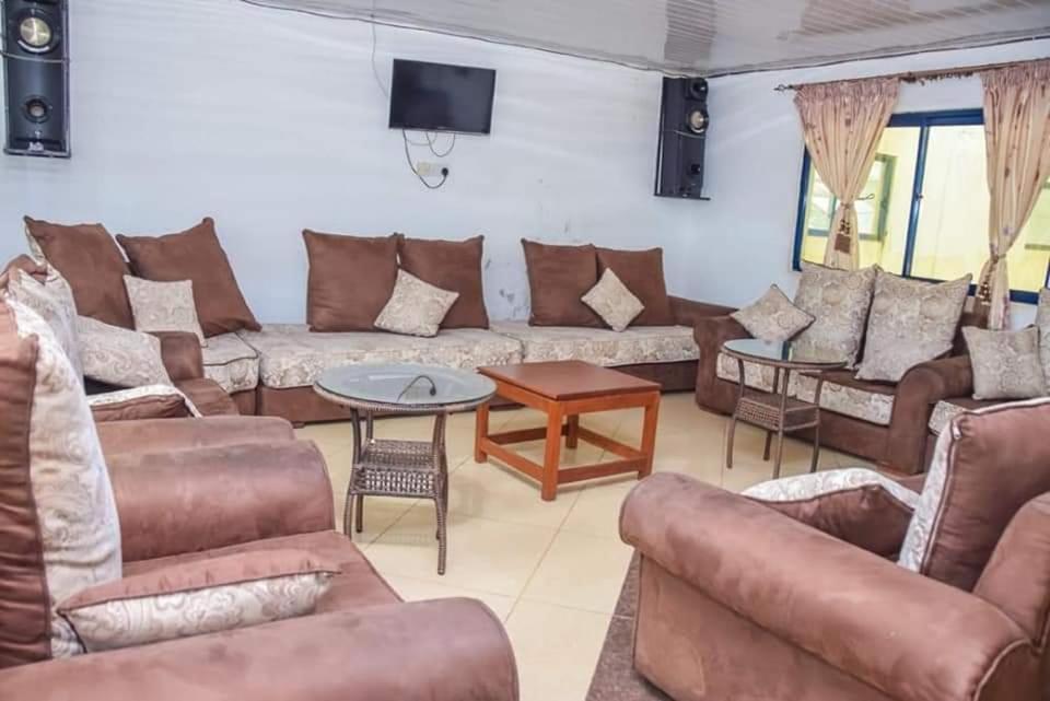 Meru Paramount Exteriér fotografie